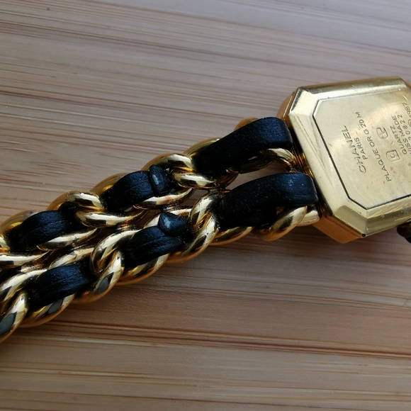 AUTHENTIC CHANEL watch with box size M - Picture 12 of 16